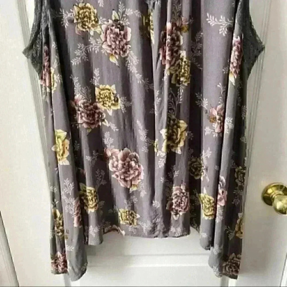 Torrid Blouse Tank Top Sleeveless Lace  Trimmed Tunic Grey Floral Size 4X - Picture 8 of 16